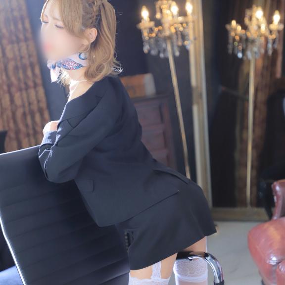 エミリ秘書